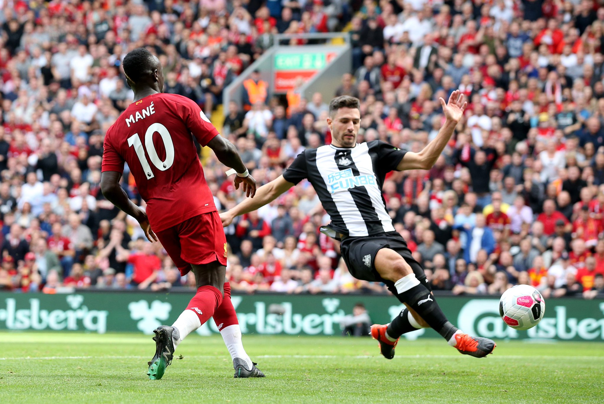 智科智能扫地机器人画册设计